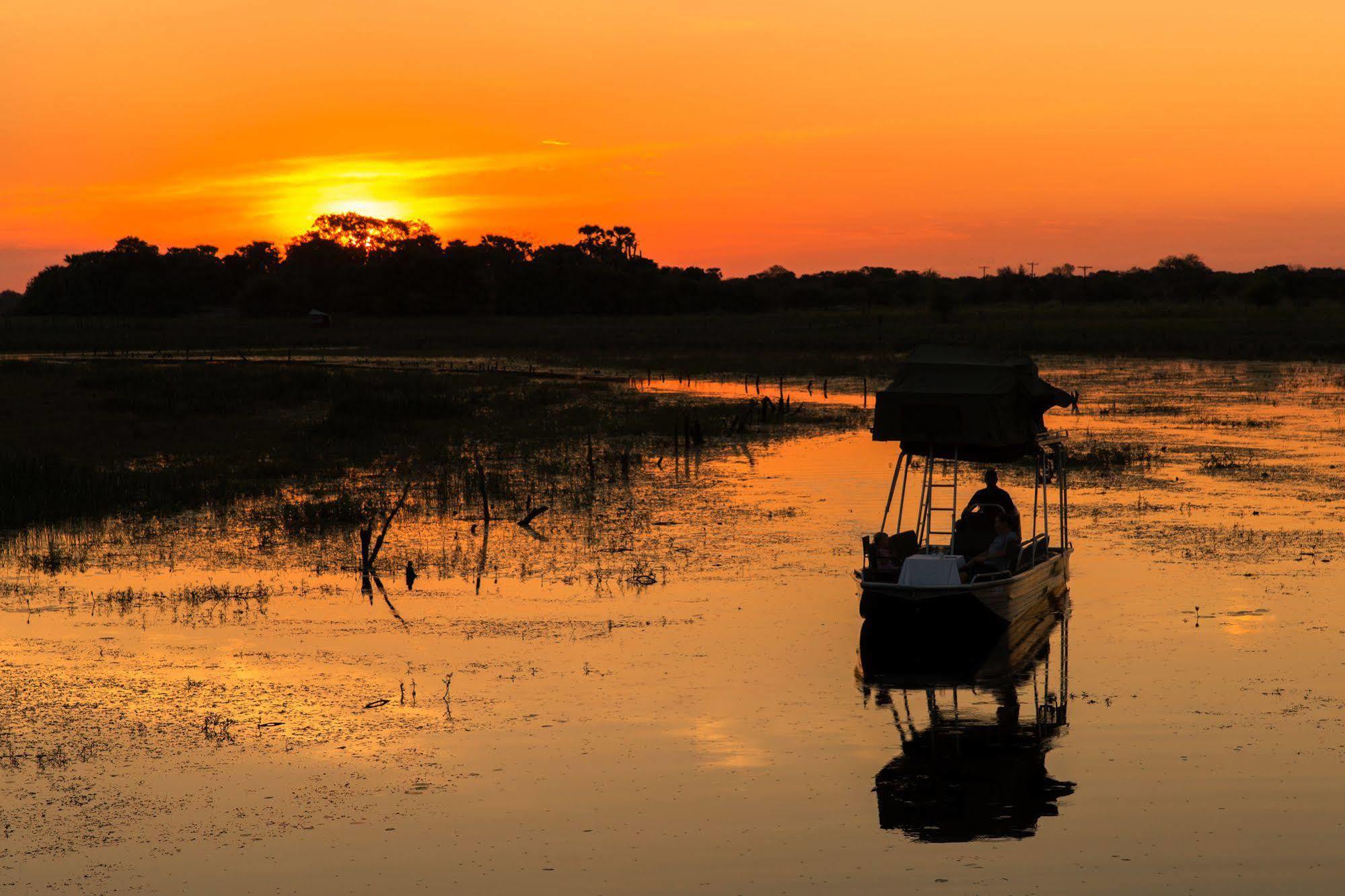 Thamalakane River Lodge Маун Экстерьер фото