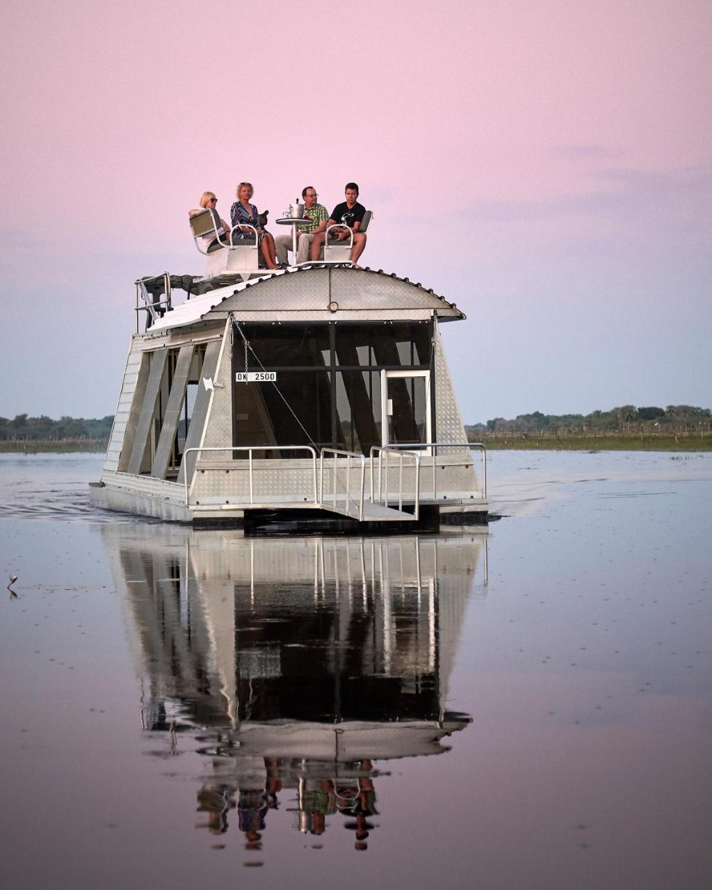 Thamalakane River Lodge Маун Экстерьер фото